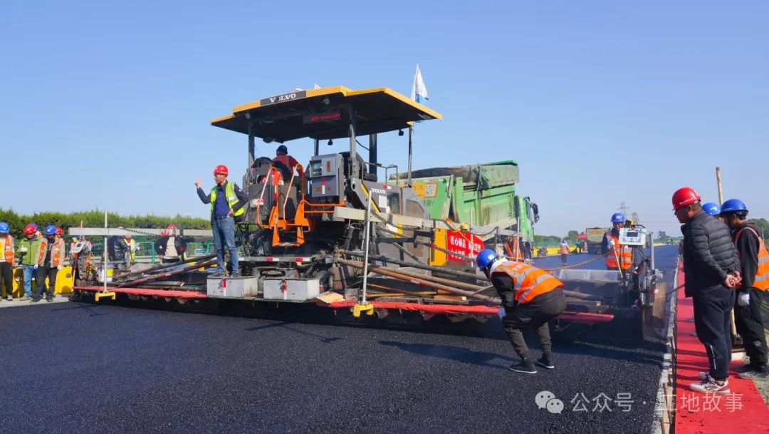 無錫交建錫宜高速XYK-22標瀝青中面層首件施工圓滿完成